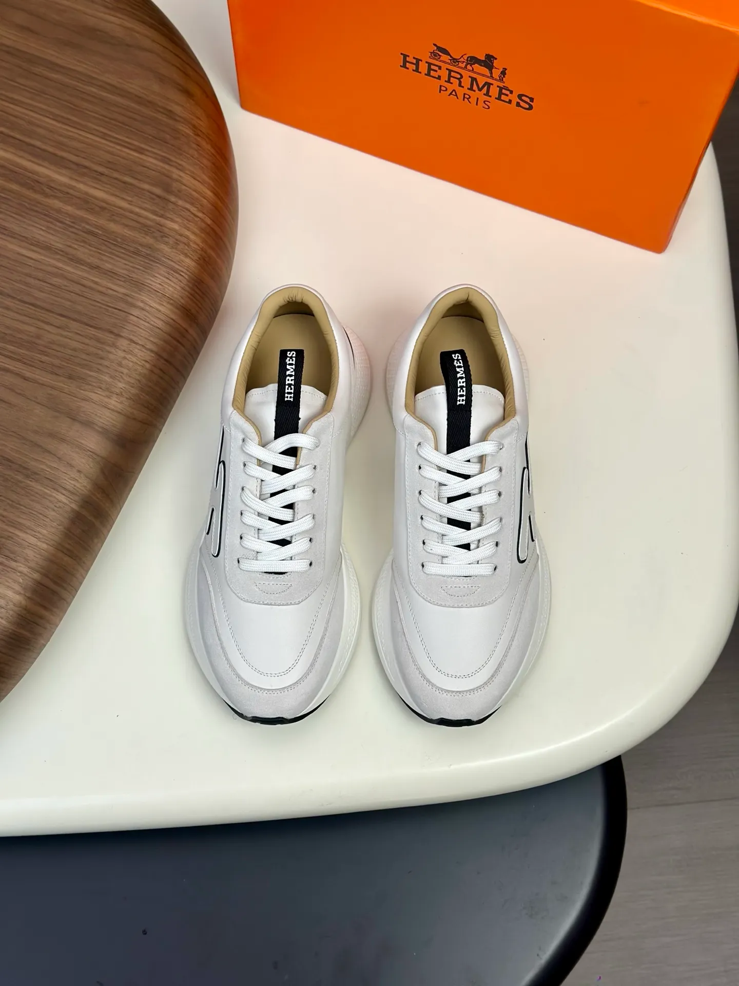 [HERMES] Hermès men's shoes 💰840💰 - High-end quality original order - Upper: 🔝 tumbled calfskin, brand canvas cloth, shoe body sewn with ´H´ pattern - Lining: water-dyed cowhide - Outsole: ultra-light T men's shoes 💰U foam rubber; two-color molded outsole - Ultra-high quality control, fine workmanship: highlighted (high-end, luxury, grade) -Size :39-44 (38, 45, can be customized)